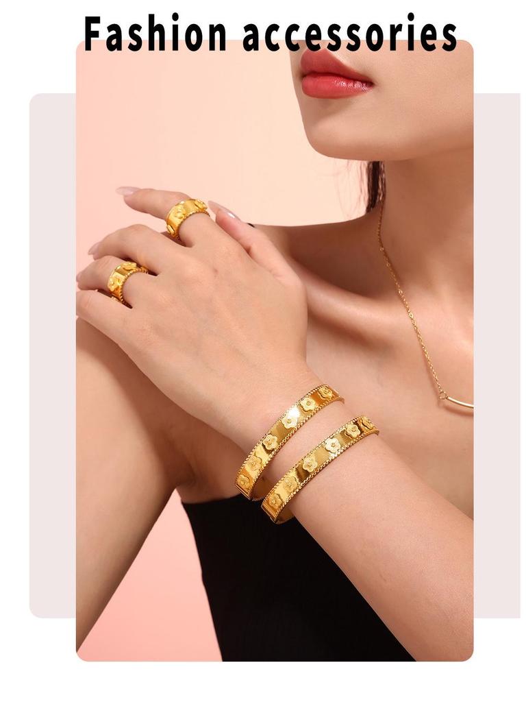 Exquisite Temperament Kaleidoscope Ring & Flower Bracelet Set in 18K Gold-Plated Titanium Steel