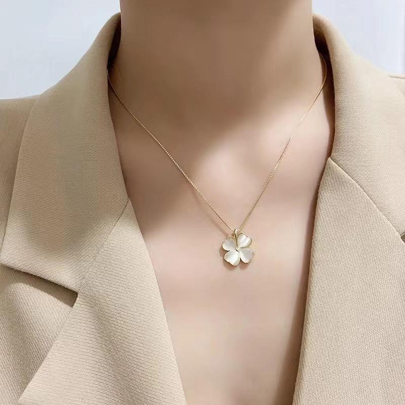 Lucky Four Clover Necklace For Women Opal Flower Pendant Necklaces Fashion Clavicle Chain Choker Wedding Jewelry Gift