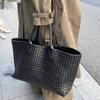 Large Capacity Hand-woven Bag Women's New High-end Simple Commuting Shoulder Underarm Bag Tote Big Bag