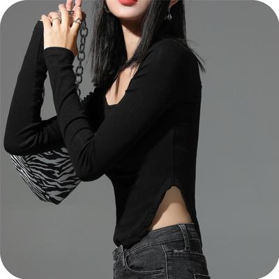 Q Neues Rundhals-T-Shirt Damen Schlitzsaum Zirkuläres Design Sinn für die Öffentlichkeit Freies Schlüsselbein Slim Top Basisshirt