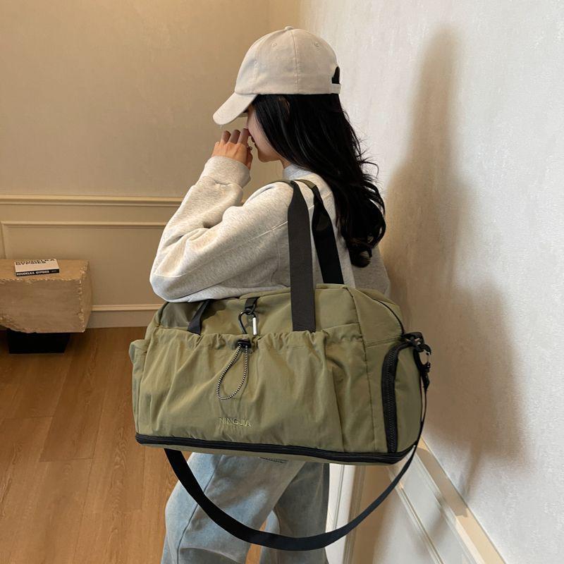 

Unisex Waterproof Dirt-Resistant Single Shoulder Travel Bag for Short Trips - Thicker Fabric