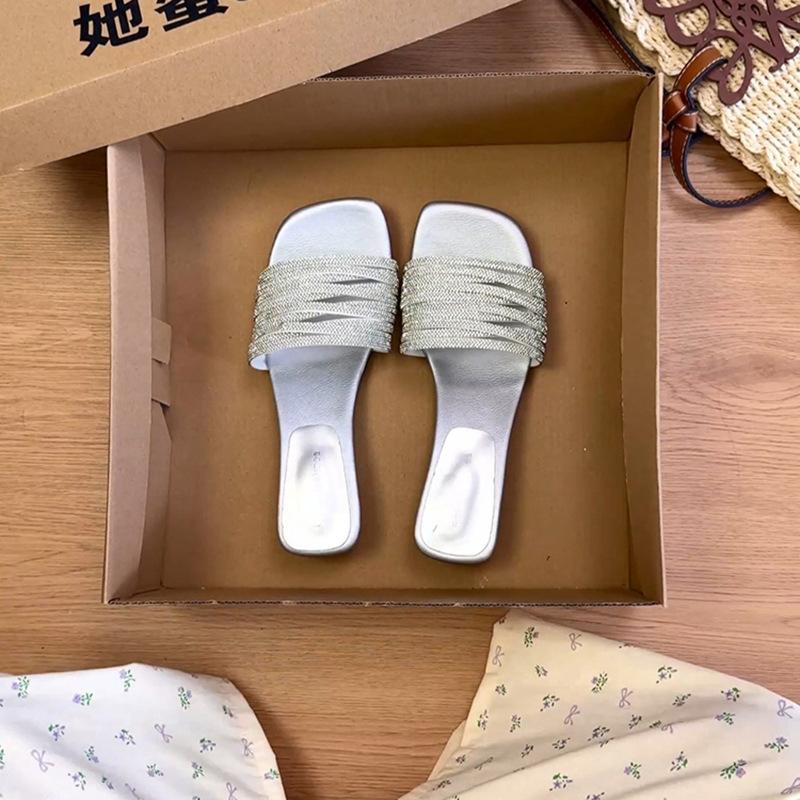 

Нежные и прохладные тапочки для женской летней носки, новые стразы, милые с юбками, праздничные пляжные шлепанцы 40 серебряный