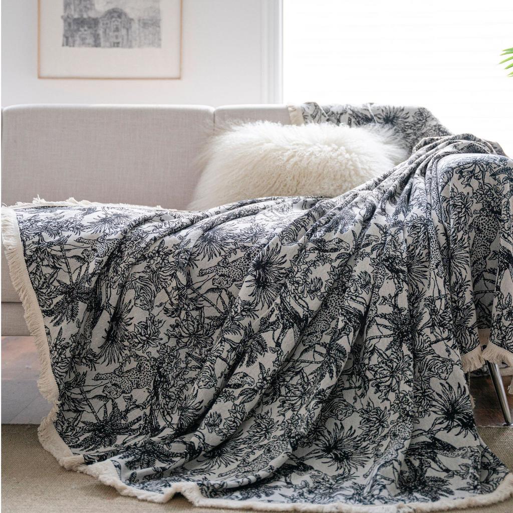 Exquisite sofa towel American country anti-cat scratch black jungle jacquard thick retro factory direct supply