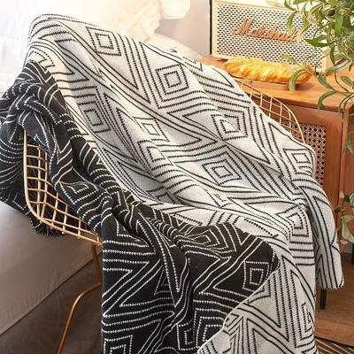 Nordischer Stil Schwarz-Weiß Gestrickte Freizeitdecke Klimadecke Winter-Nickerchen Sofadecke Einzeldecke Boho-Decke