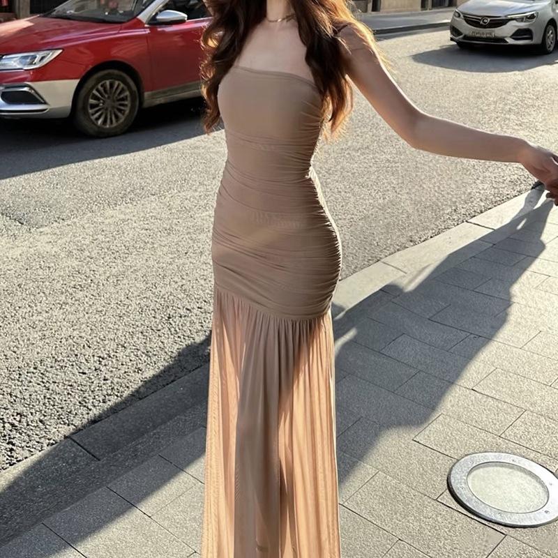2026 is comparable to the new summer elegant temperament personalized fashion design tube top solid color medium and long dress