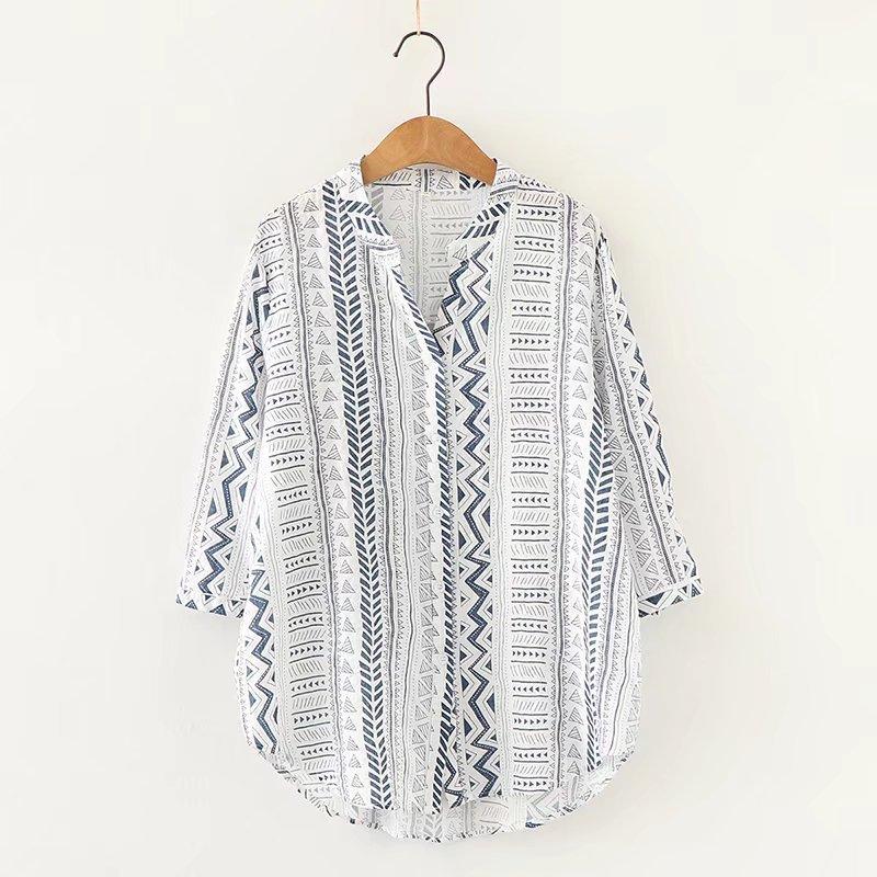 

Летняя рубашка в вертикальную полоску в стиле для поездок на работу со средним рукавом и воротником-стойкой. Хлопковая рубашка с рукавами три четверти. Футболки женские. L