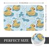 Gummi-Enten-Illustration Matte, Gelbe Enten mit Wellen auf Hellblauem Hintergrund, Polyester Teppich für Innen Hausdekoration