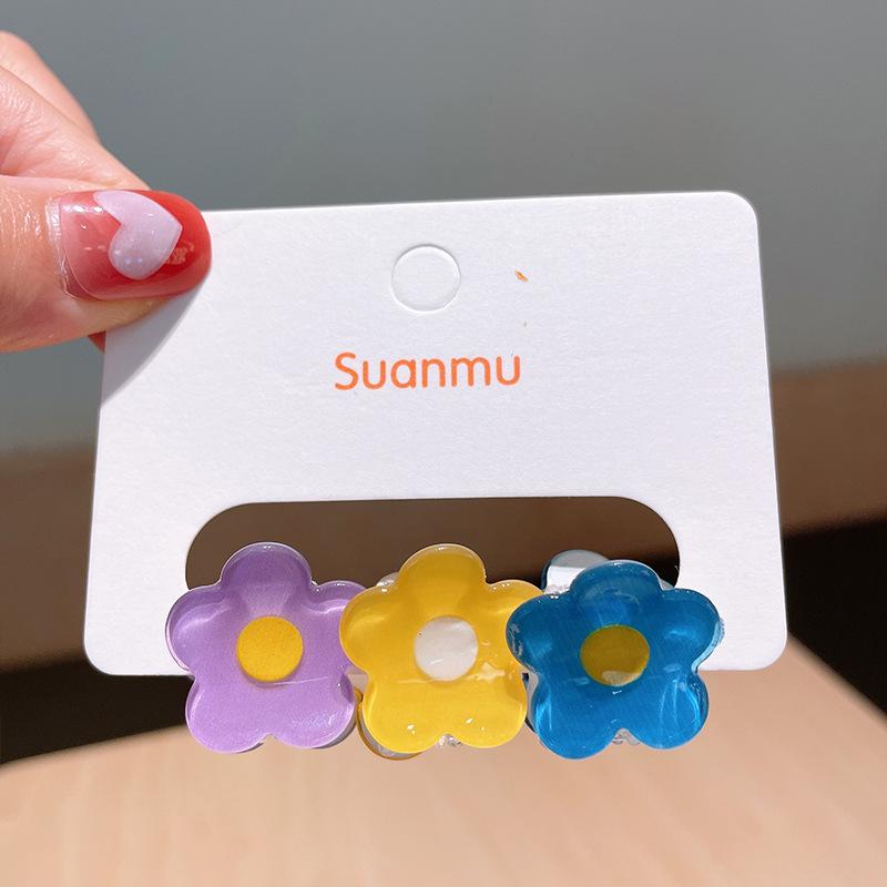 Adorable Mini Acrylic Hair Clip for Girls: Cartoon Bear & Flower Claws for Bangs and Broken Hair