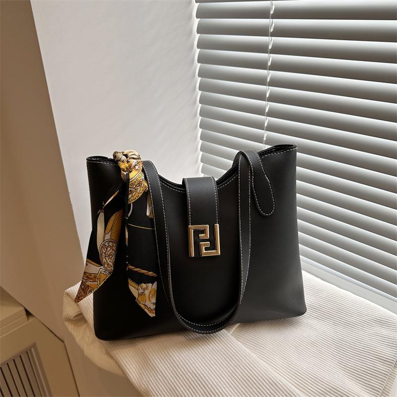 Summer New Retro Casual Handbag Fashionable Simple Solid Color Temperament Atmospheric Shoulder Armpit Bag