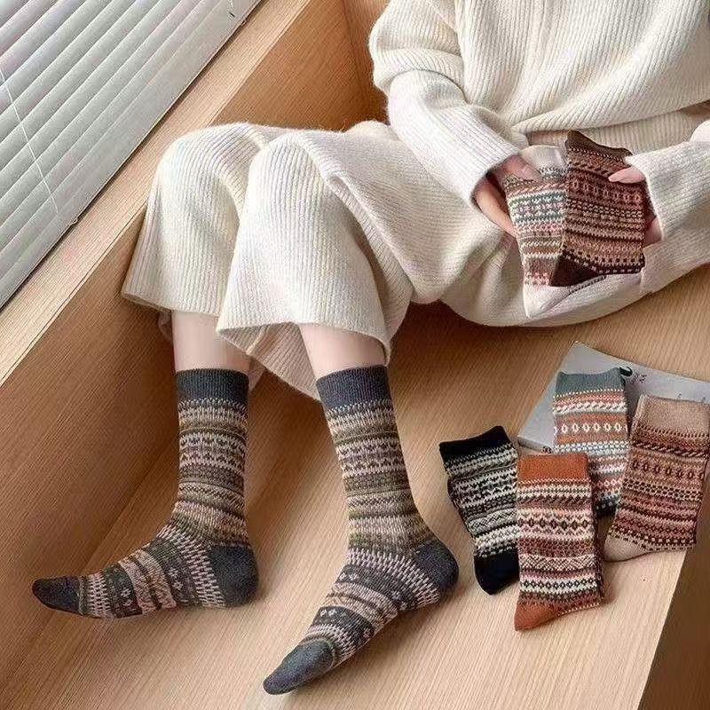 1 Pair of Autumn and Winter Retro Thick Mid Tube Socks Maillard Winter Thick American Pile Socks Mid Tube Short Socks Set
