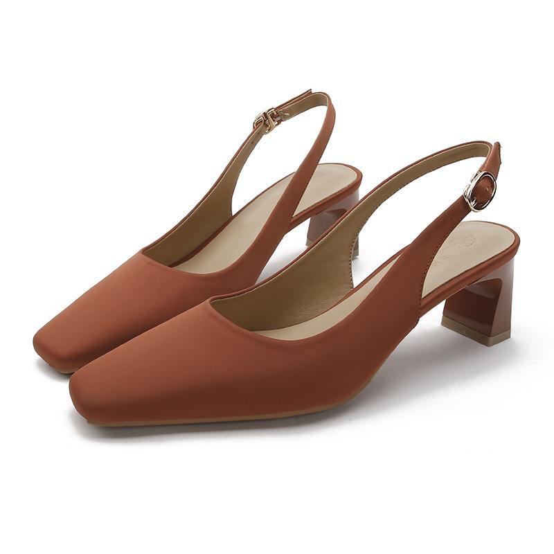 

Босоніжки на високих підборах з квадратним носком жіночі з ремінцем на п яті, з сумкою на носку, однотонні туфлі на середньому підборі, новинка літа 2025, жіноче взуття високого класу в стилі Сяосянфен 40 помаранчевий