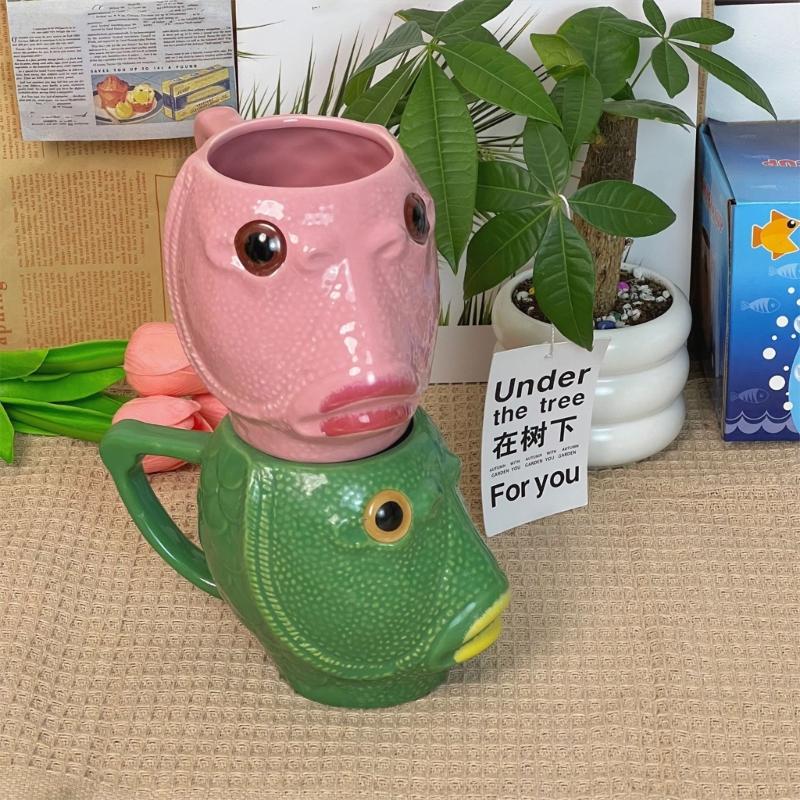 Keramický hrnek s designem rybí hlavy 450ml Velká kapacita Keramická konstrukce Protiskluzová základna pro bezpečné a humorné pití