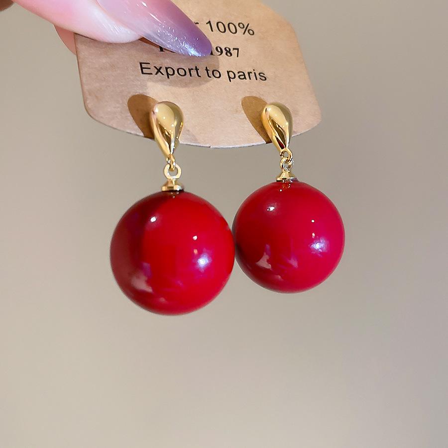 

Срібні сережки-пусети у вигляді ретро геометричного серця на осінь/зиму - Розкішний дизайн з червоною намистиною для жінок