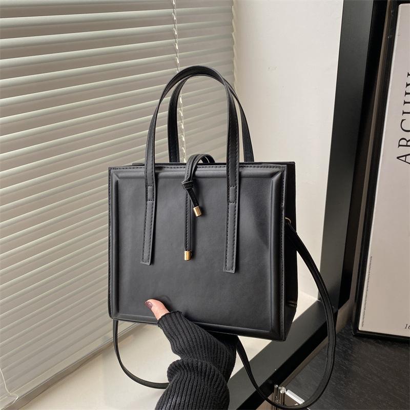 

Urban simple shoulder bag small fresh fashion elegant messenger bag personality large capacity handbag women чёрный