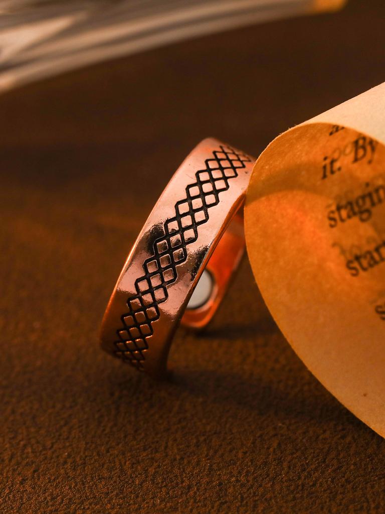 Miedziany Magnes Retro Pierścionek Modowy Atmosferyczny Wysoki Smak Wygrawerowany Wzór Totem Otwierany Pierścionek