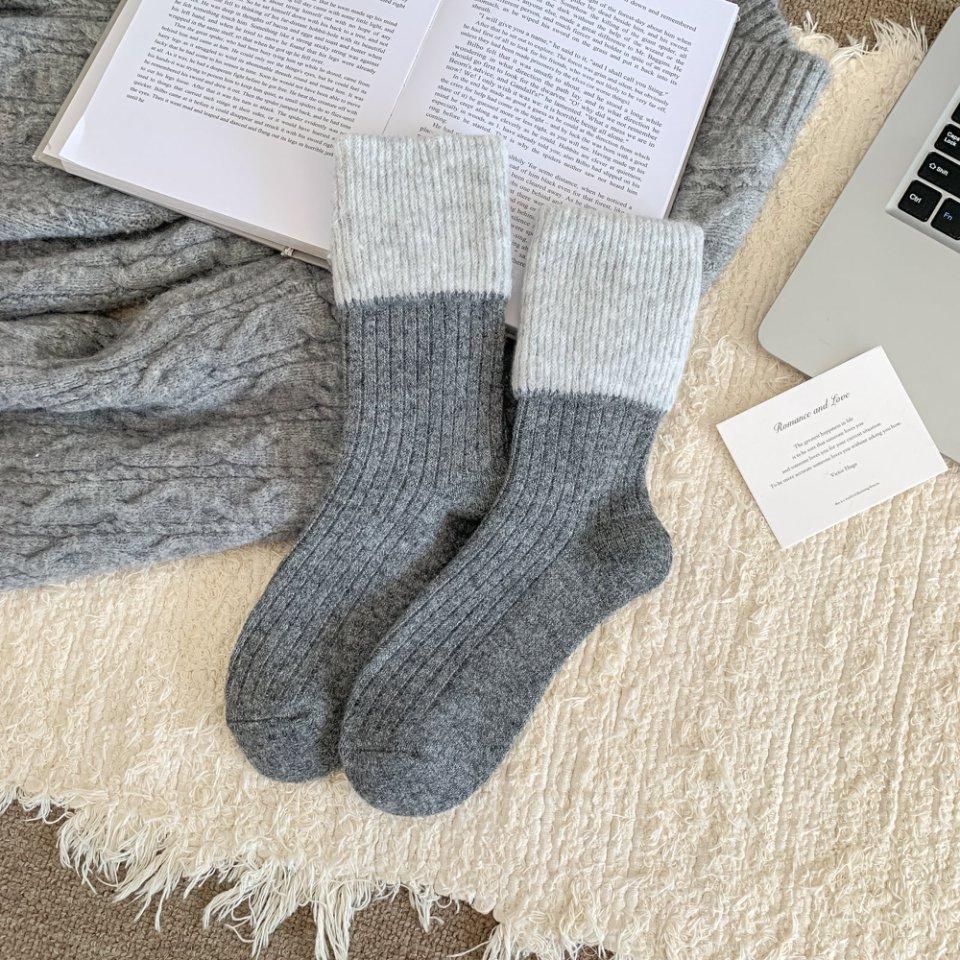 Ladies Autumn and Winter Thickened Plush Warm Love Embroidered Bow Striped Wool Medium Tube Pile Socks