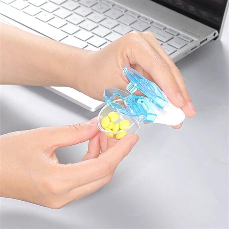 Press The Medication Dispenser, The Portable Pill-pulling Device, The Portable Drug Packaging Box, and Carry Them with You.