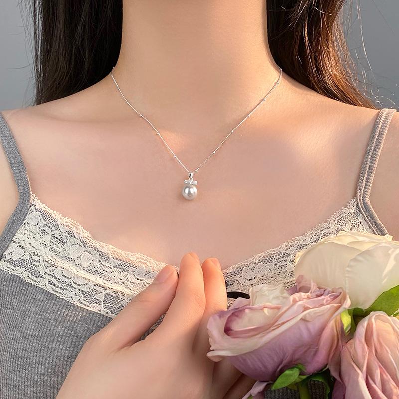 Light Luxury Diamonds Cross Pearl Necklace for Women with High Luxury and Small Design Sense Collar Chain