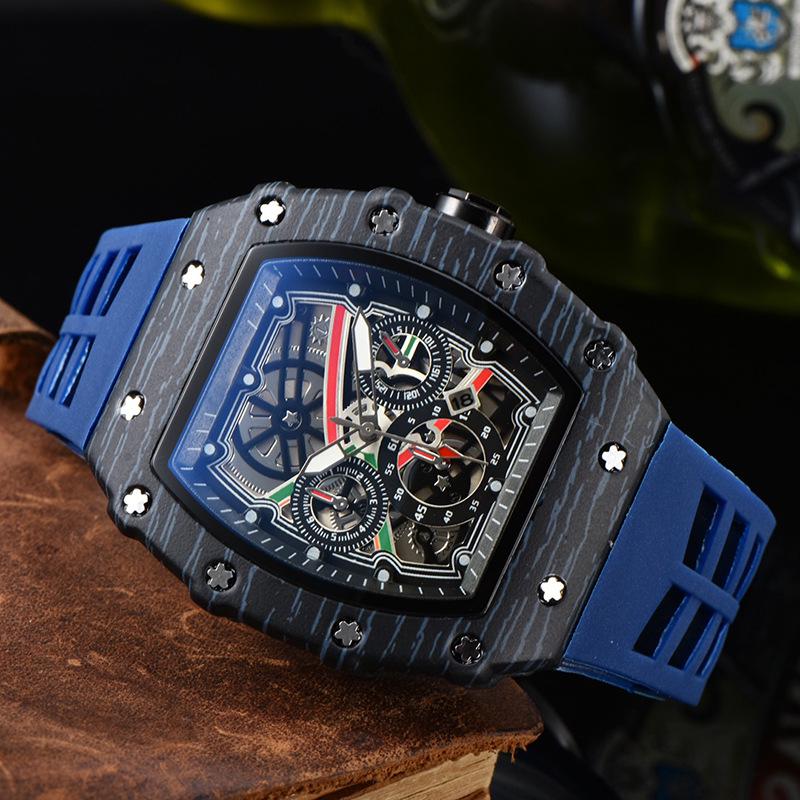 Men's White Wood Grain Quartz Watch with Calendar - Chic and Modern Design