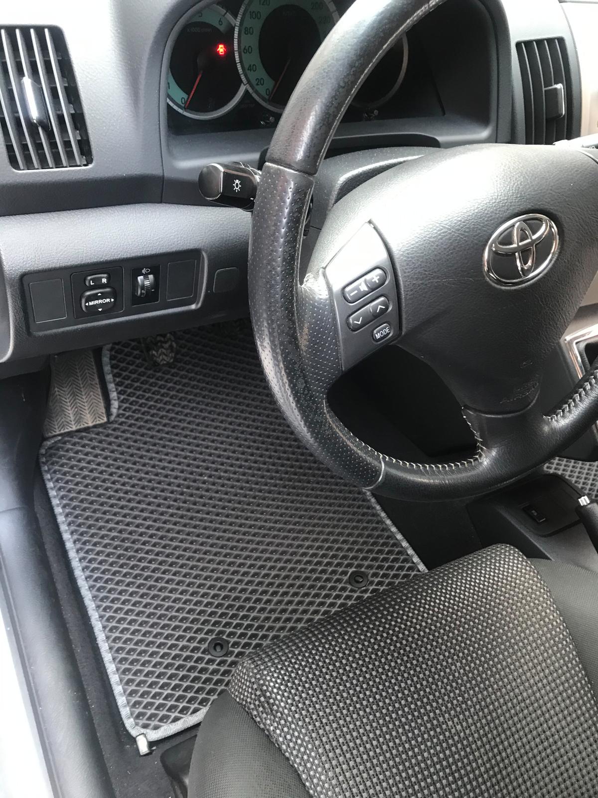 

Коврики EVA (черные) для Toyota Corolla Verso 2004-2009 гг