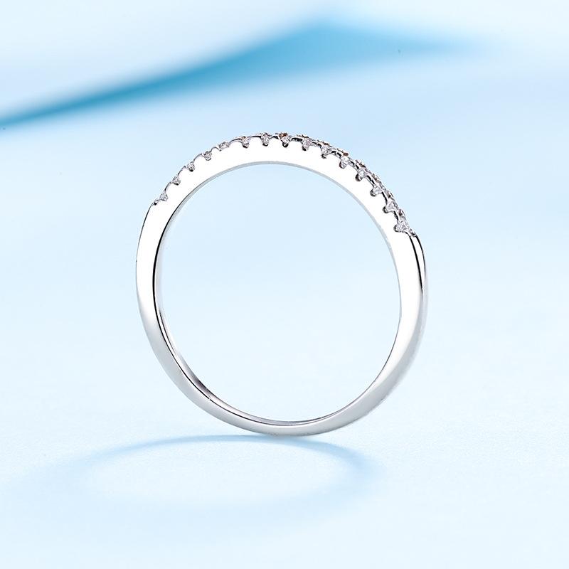 Einfacher Ring aus S925-Sterlingsilber, Reihendiamantring für Damen, plattiert mit PT950-Gold, eingelegt mit Moissanit, Ehering, Vorschlag für einen Diamantring für eine Freundin