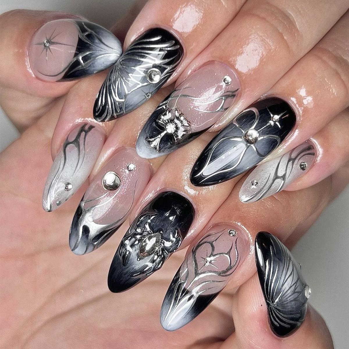 

Silver Irregular Stripe Almond-Shaped Spider Bow False Nail Art Patches