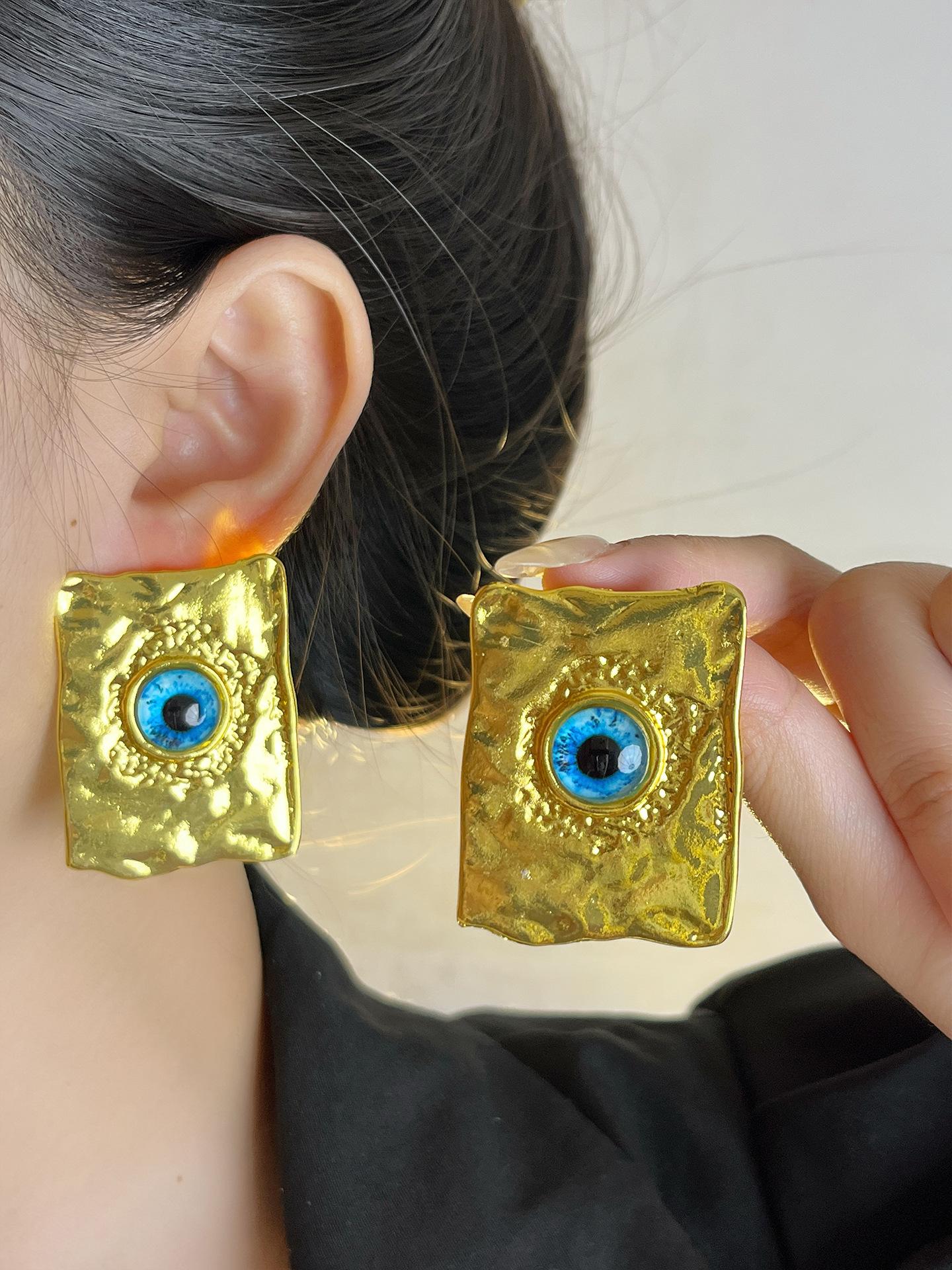 Fashionable Hollow Metal Exaggerated Earrings One Size жёлтый