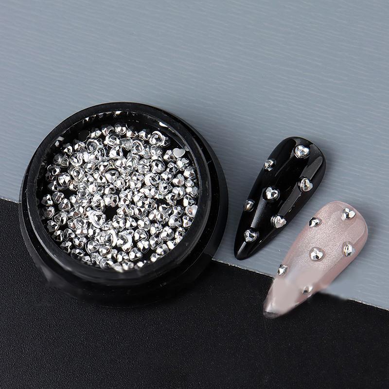 

Чотири кольори 1 коробка Міні у формі серця Ювелірні вироби для нігтів Плоскі шарми для нігтів Аксесуар для нейл-арту Золотий Срібний Манікюрний бісер срібний