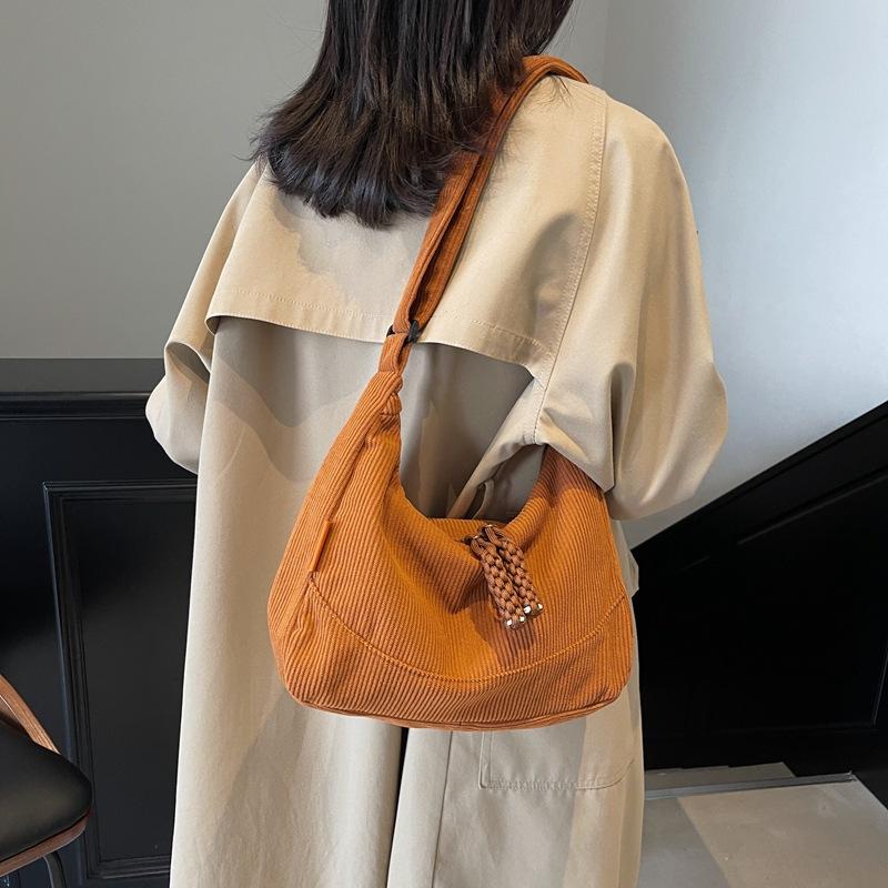 Retro student class versatility new dumpling bag women's solid color light casual commuting personality pleated crossbody bag