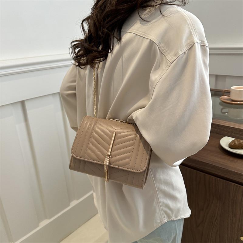 Modern Womens Spring Trendy Shoulder Bag Sleek Crossbody Purse With Versatile Colors And Design