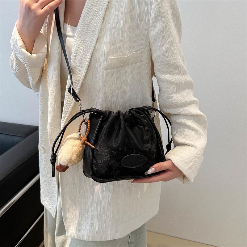 Niche Fashion Trendy Bags for Women New Pleated Fashionable Small Square Bags Simple Casual Fashionable Shoulder Bags