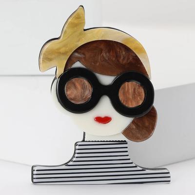 Broche de lunettes de soleil en acrylique pour fille, personnalisée, créative, costume pour femme, cardigan, corsage, bijoux