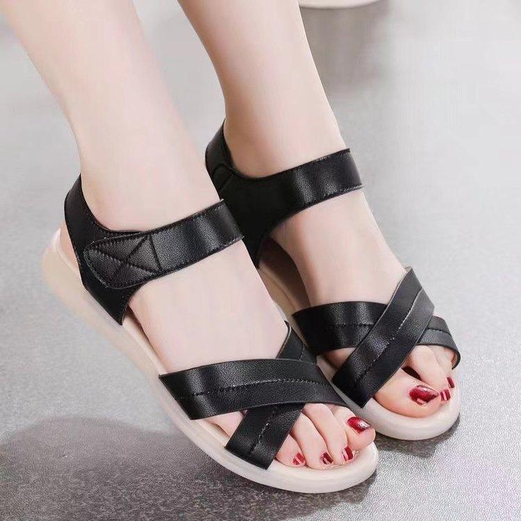 Going Out Soft Leather Soft-soled Sandals Women's 2025 Summer New Fashion Versatile High Sense Sports Mother Beach Sandals