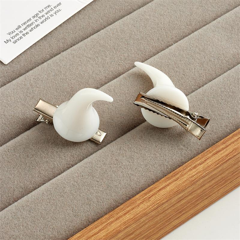 1pair Gothic Ox Horn Hair Clips Devil Horn Barrette for Halloween Cosplay Party Costume Side Clip Spooky Women Hair Accessory