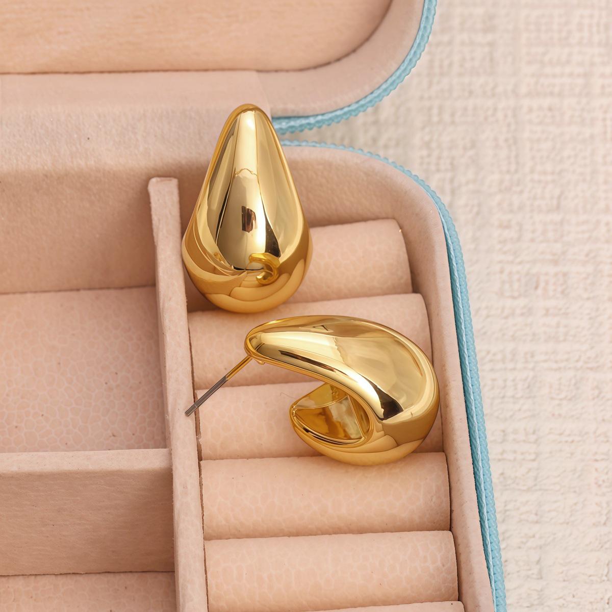 Elegant Gold Water Drop C-Shaped Earrings - Creative  Fashionable Design for Women