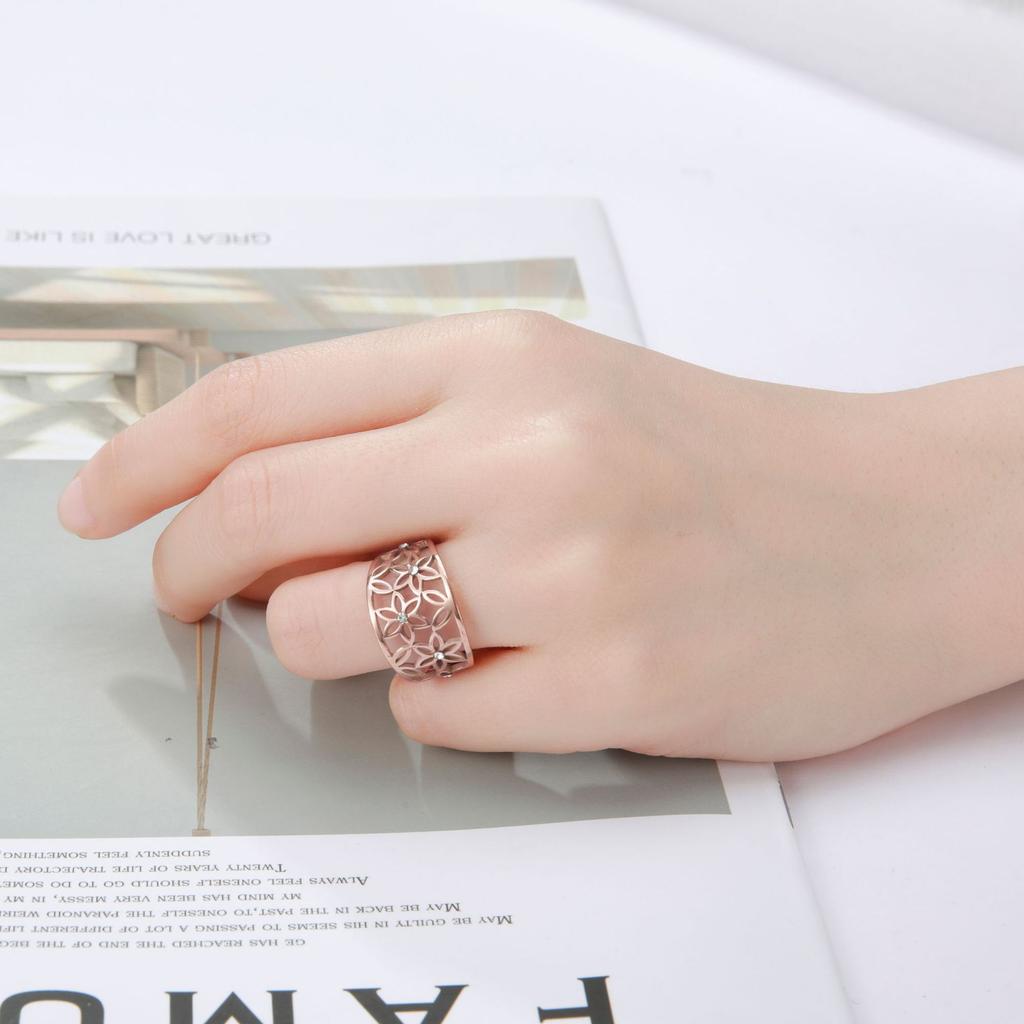 Simple And Elegant Titanium Steel Hollow Flower Ring For Women Fade Resistant Design