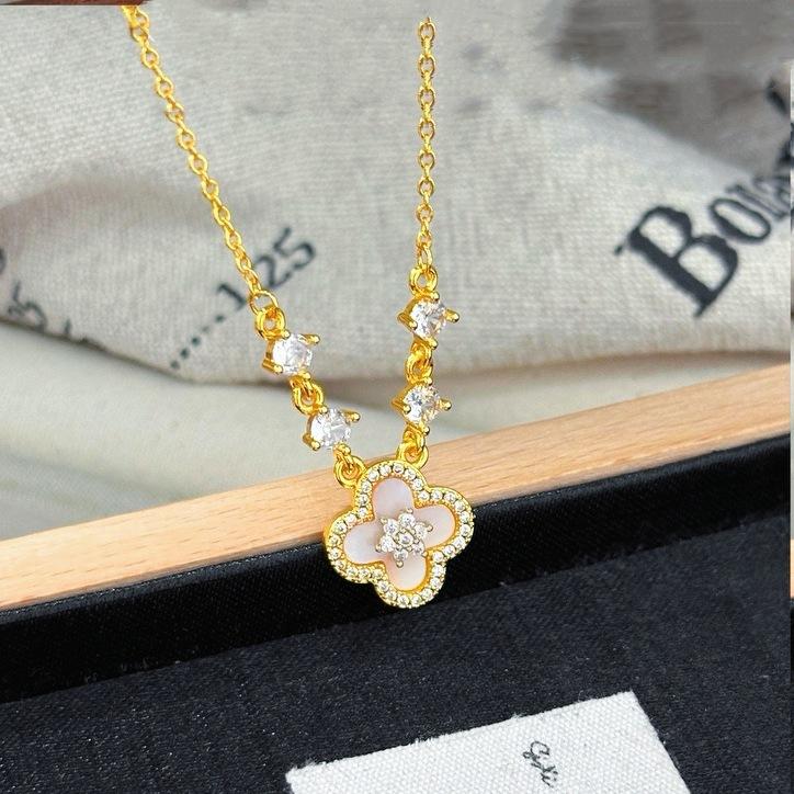 Four-leaf Clover Necklace Female Imitation Gold Versatile High-end Collarbone Chain Will Not Fade for a Long Time Jewelry