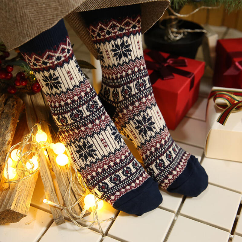 Nordic Snowflake Christmas Socks white