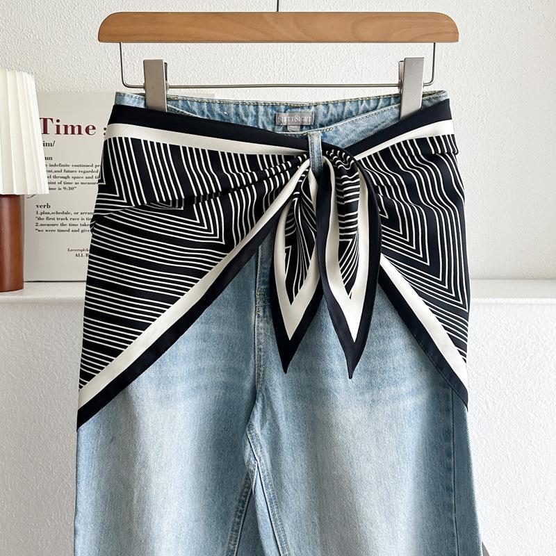 Black and white retro cashew flower triangle scarf silk scarf female Korean version temperament versatile stacked wear waist fart curtain bag head