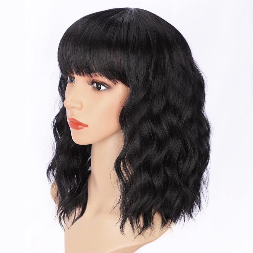 

Синтетические черные парики с челкой, короткие волнистые вьющиеся парики для женщин, ежедневный косплей, натуральный парик из термостойкого волокна с челкой черный коричневый