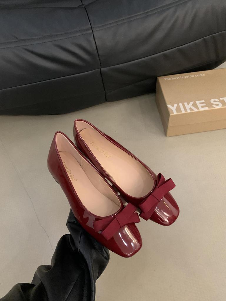 French Inner Height-increasing Patent Leather Bow Light Mouth Square Head Single Shoes Women's 2025 New Shoes Commuter Versatile Soft-soled Ladyshoes