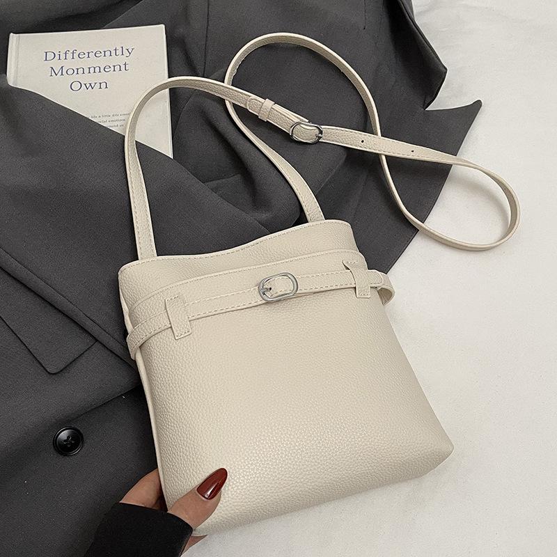 Spring and summer new Korean niche simple lychee pattern bucket bag casual commuting versatile high sense messenger women's bag