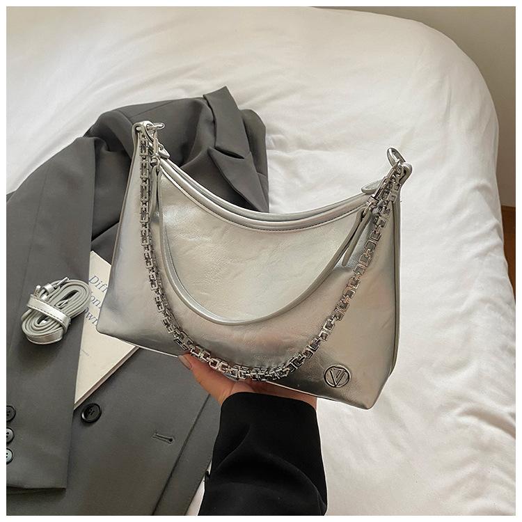 

Мода 2025 Новая сумка-пельмень большой вместимости для поездок на работу, универсальная на плечо, кроссбоди, премиальная цепочка, сумка под мышкой серебряный