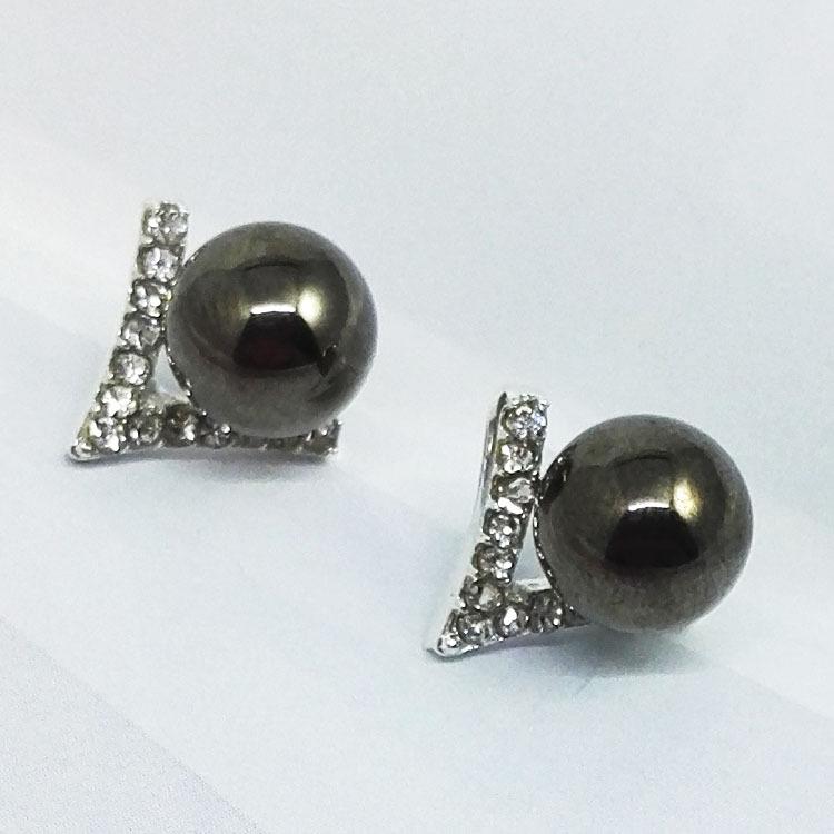 Elegant Pearl & Diamond Stud Earrings - Ode to Joy Liu Tao Style