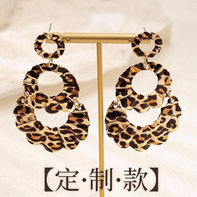 1 Pair of Pleated Leopard Print Irregular Fan Earrings, Fashion Trend, Suitable for Women To Wear Earrings