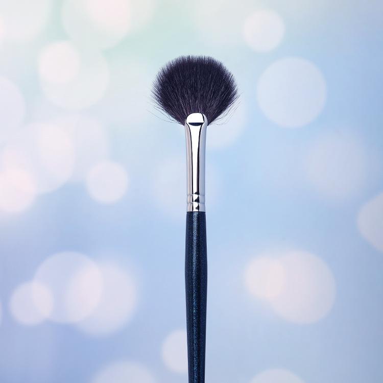 Cangzhou Little Waist Real Wool Makeup Brush Set - Professional Highlight, Eyeshadow, and Eyelash Comb