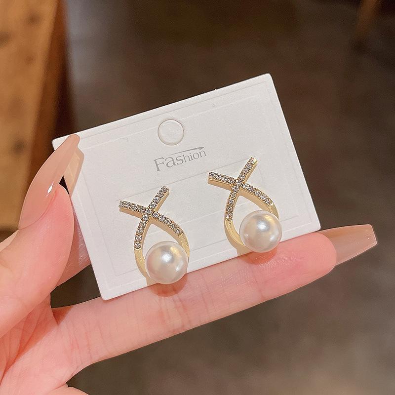 Fashion European Crystal Pearl Stud Earrings for Women Ladies High Jewelry Gift Korean Accessories Wedding Party Earrings