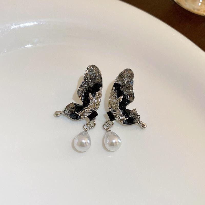 Medieval Vintage Silver Needle Earrings, Temperament Light Luxury Court Style Pearl Earrings Versatile High-end Retro Earrings