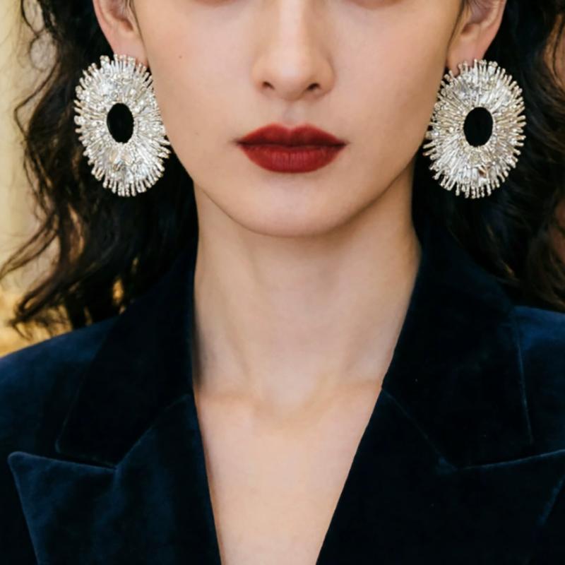 Retro Exaggerated Light Luxury Sparkling Diamond Hollowed-Out Round Earrings Fashion Elegant Earrings Women Jewelry Accessories