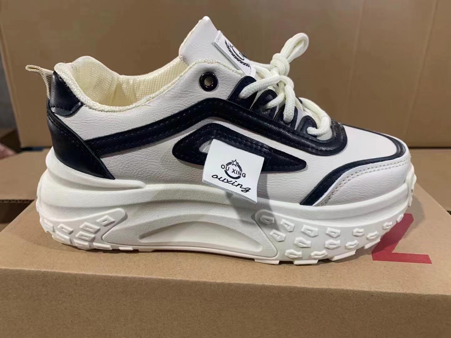 

Женские туфли на толстой подошве, модные и универсальные модели, демонстрирующие высокие повседневные туфли на шнуровке, удобные и свободные. 36